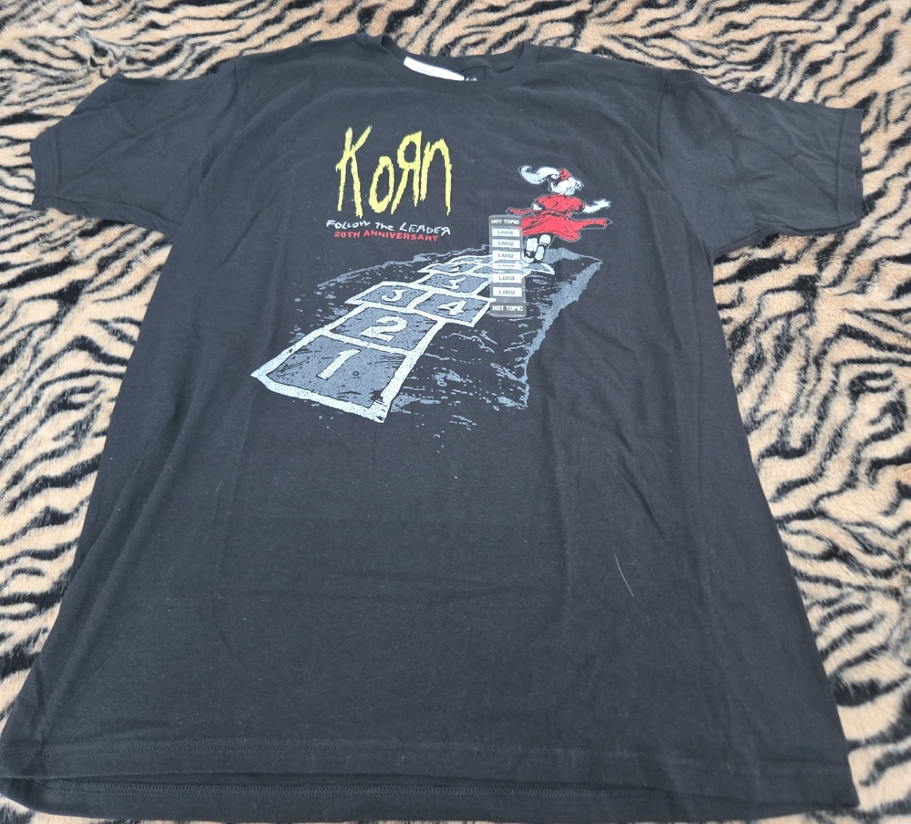 Hot Topic Black and Yellow Korn Tee